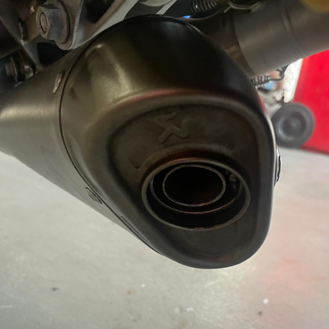 DB-killer set Akrapovic Streetfighter V4 en Panigale V4 met bouwjaar 2020-2024