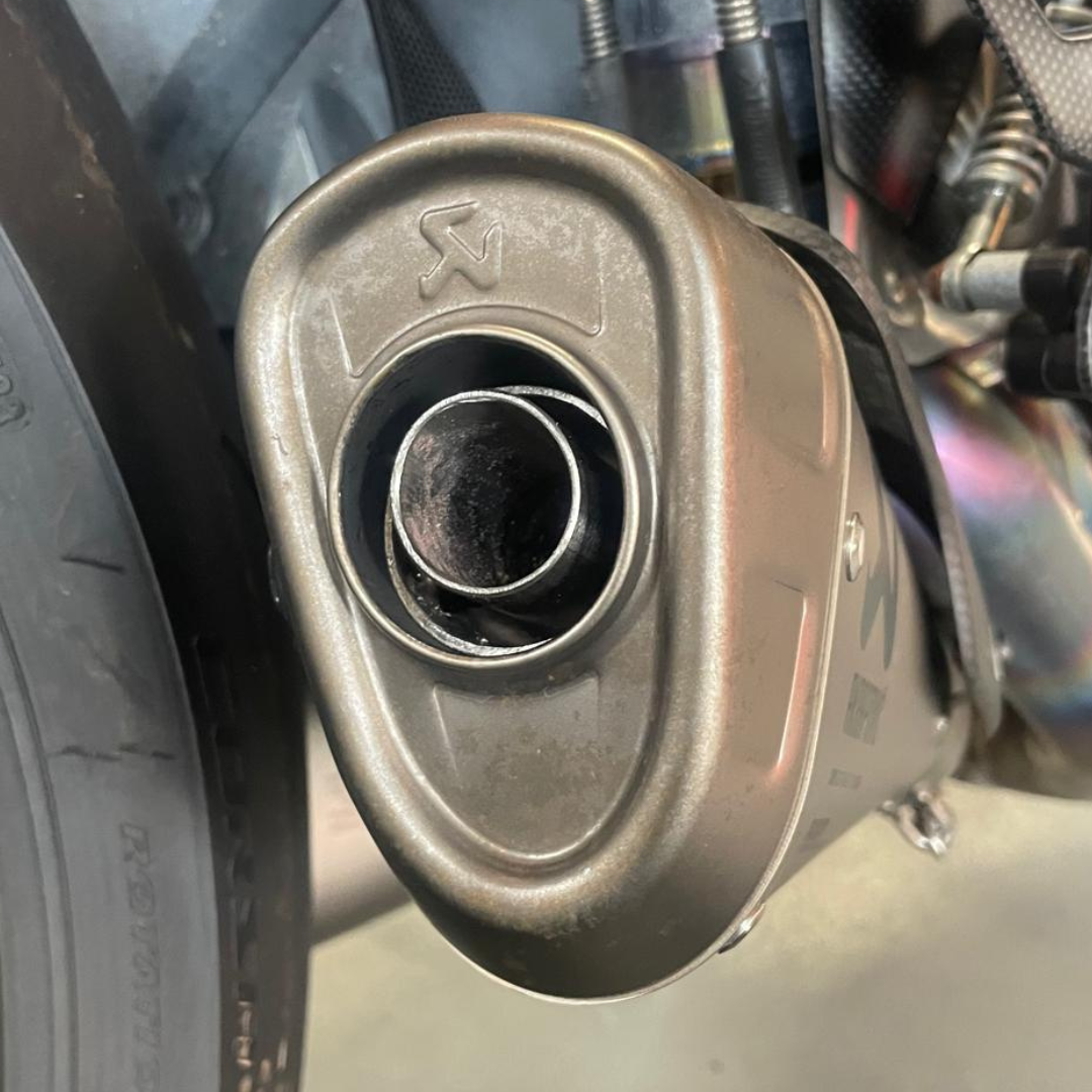 DB-killer set Akrapovic Streetfighter V4 en Panigale V4 met bouwjaar 2020-2024